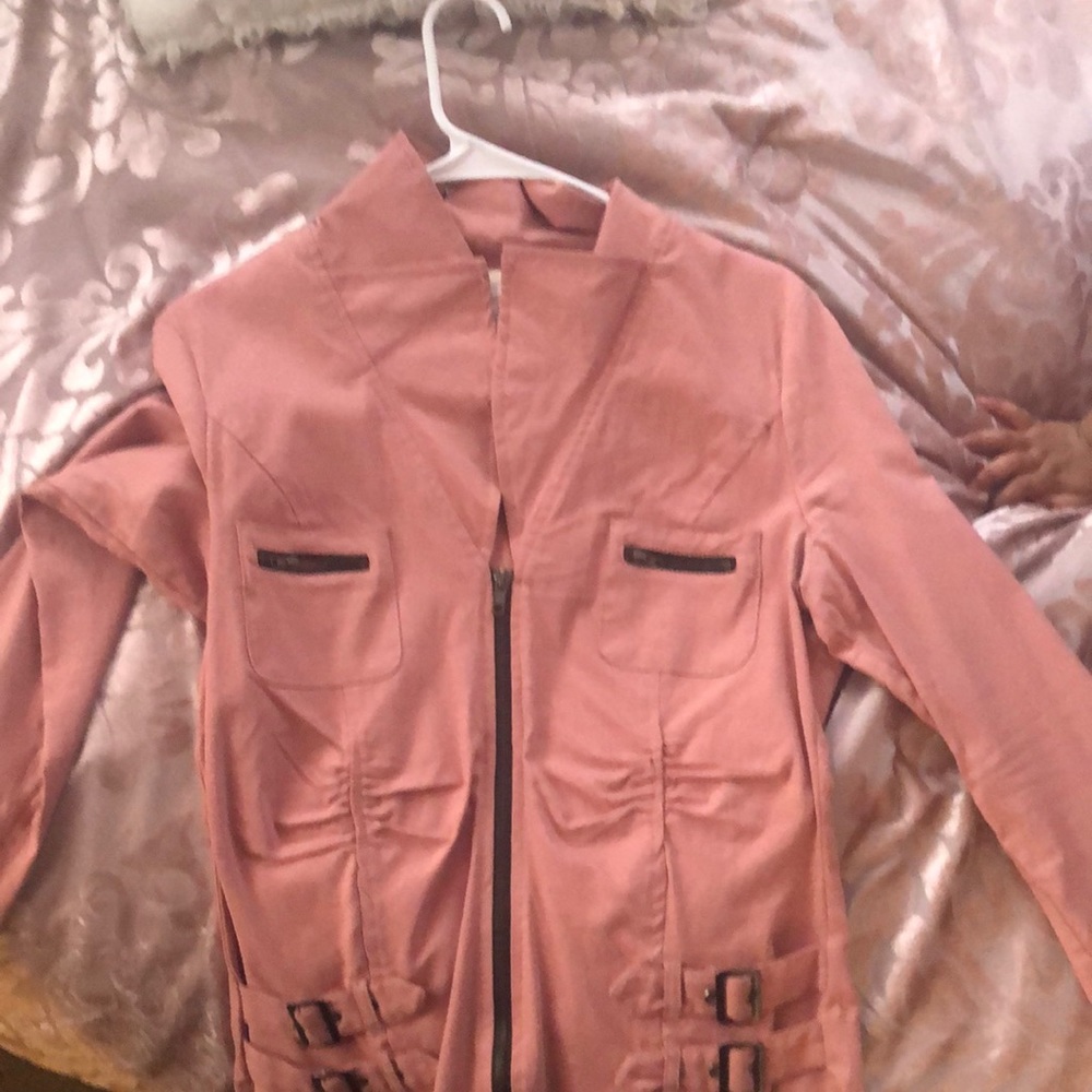 pink lo g sleeve